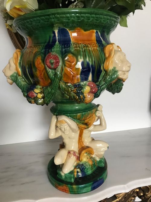 HUGE MAJOLICA CERAMIC PLANTER ON FIGURAL BASE STAND WITH LIONS HEAD DECORATION FROM ITALY - ADDITIONAL PHOTO 5
