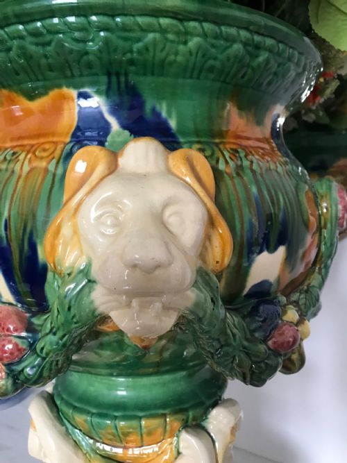 HUGE MAJOLICA CERAMIC PLANTER ON FIGURAL BASE STAND WITH LIONS HEAD DECORATION FROM ITALY - ADDITIONAL PHOTO 7