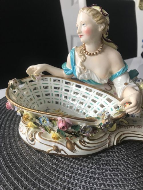 18TH MEISSEN FIGURAL MAIDEN FLORREL SWEET BASKET - ADDITIONAL PHOTO 1