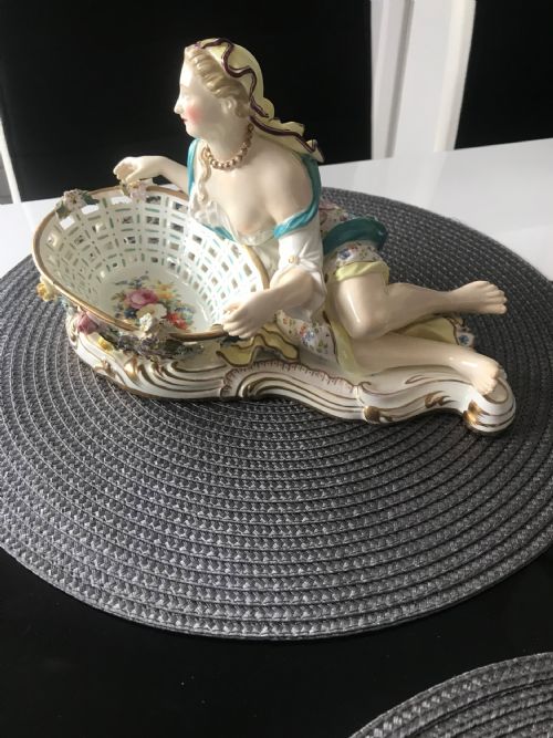 18TH MEISSEN FIGURAL MAIDEN FLORREL SWEET BASKET - ADDITIONAL PHOTO 17