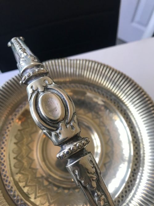 SILVER PLATED NEO CLASSICAL DECORATIVE FRUIT BASKET WITH LOOP HANDLE C1860 - ADDITIONAL PHOTO 3