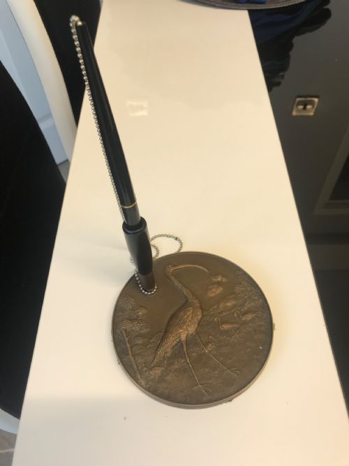 BRONZE MEDALLION PEN REST WITH IBIS BIRD DESIGN PEN BY ACOHEN CO LTD LONDON