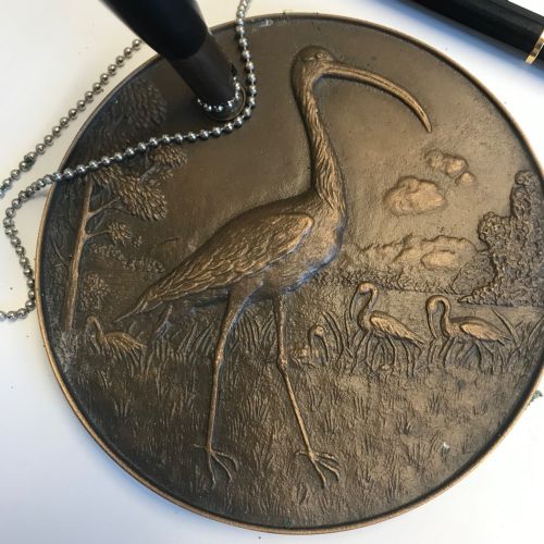 BRONZE MEDALLION PEN REST WITH IBIS BIRD DESIGN PEN BY ACOHEN CO LTD LONDON - ADDITIONAL PHOTO 7