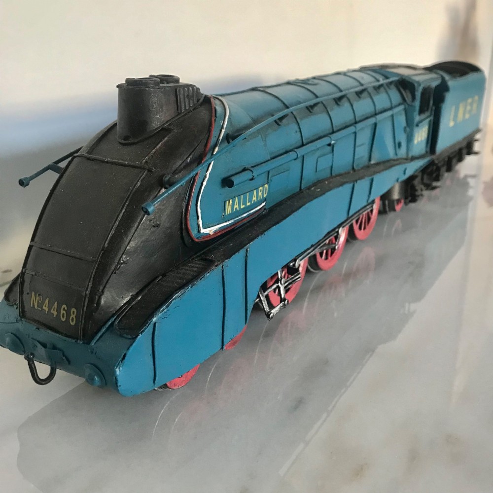 A garter blue LNER Class A4 Mallard O gauge model steam locomotive and matching coal tender with yellow lettering and red spoked wheels. View III
