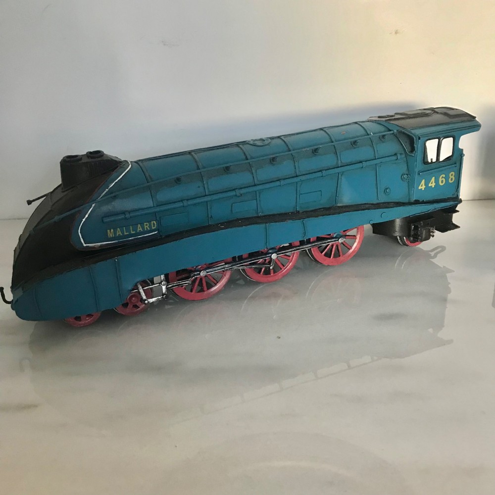 A garter blue LNER Class A4 Mallard O gauge model steam locomotive and matching coal tender with yellow lettering and red spoked wheels. View VIII