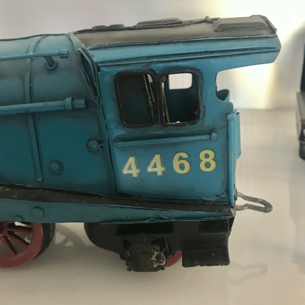 A garter blue LNER Class A4 Mallard O gauge model steam locomotive and matching coal tender with yellow lettering and red spoked wheels. View X