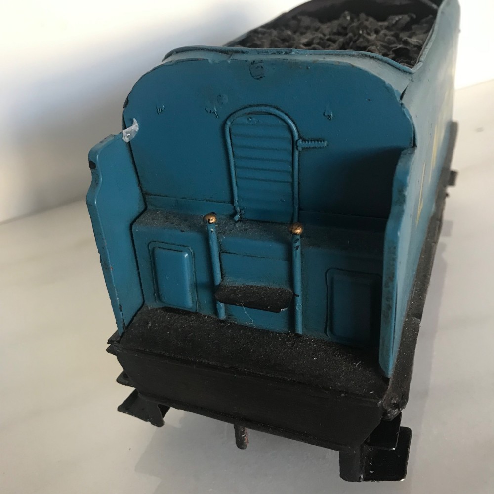 A garter blue LNER Class A4 Mallard O gauge model steam locomotive and matching coal tender with yellow lettering and red spoked wheels. View XI