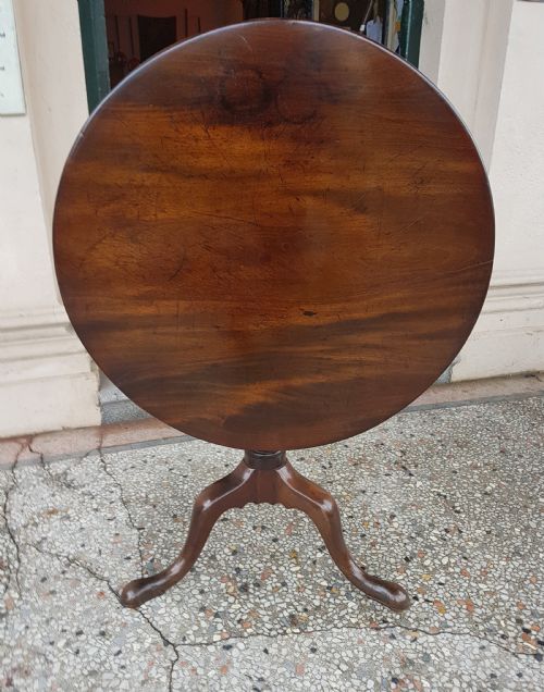 Georgian Mahagony Tilt Top Table