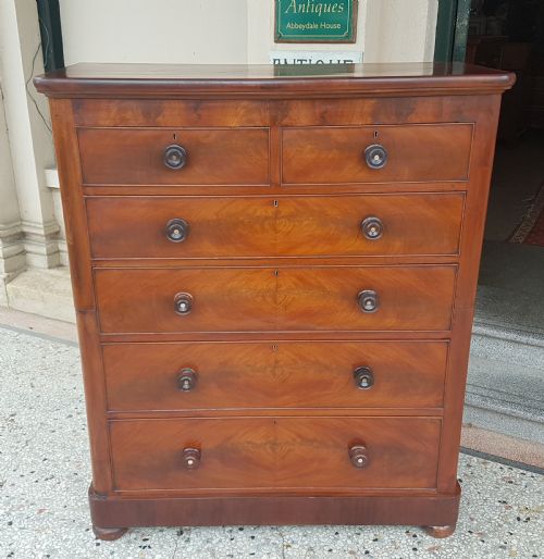 Victorian Chest of Drawers