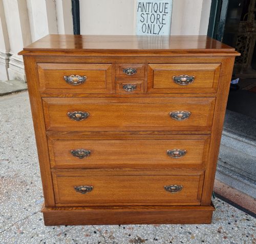 Antique Oak Chest of Drawers