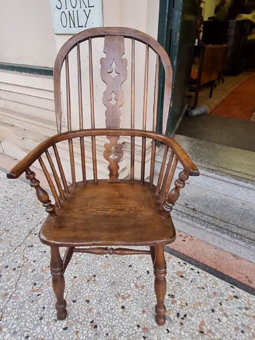 ANTIQUE WINDSOR CHAIR - ADDITIONAL PHOTO 1