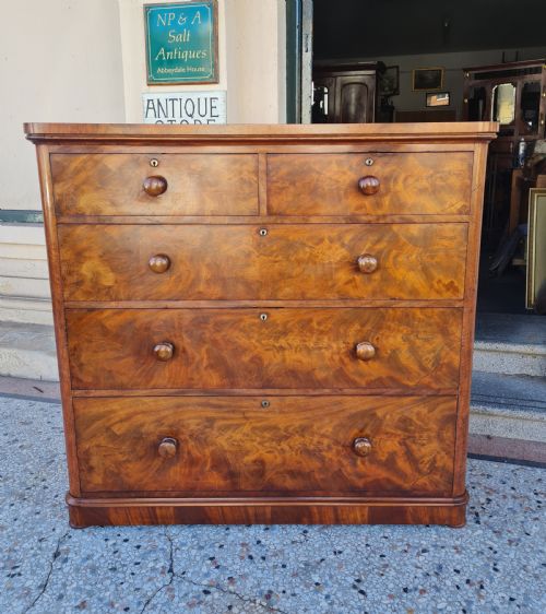 Victorian Mahogany Chest of Drawers