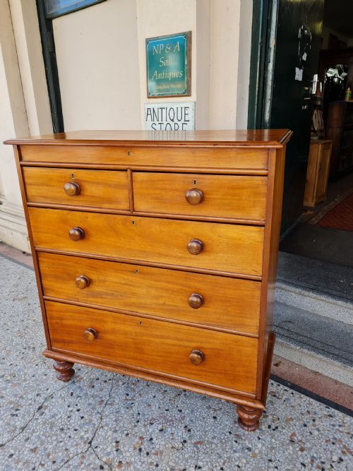 Antique Mahogany Chestof Drawers