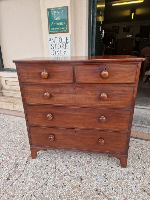 Georgian Mahogany Chest of Drawers