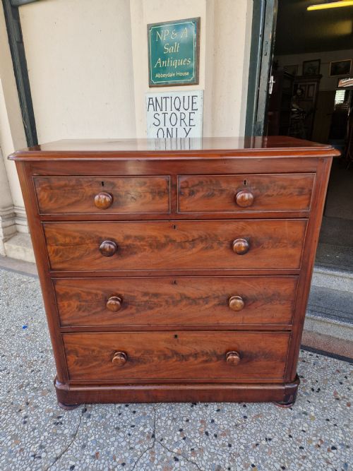 Victorian Mahogany Chest of Drawers