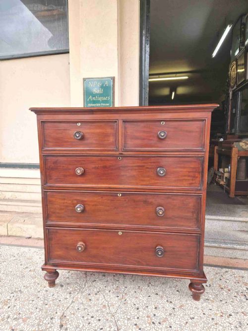 Victorian Mahogany Chest of Drawers