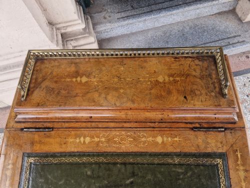 VICTORIAN BURR WALNUT DAVENPORT - ADDITIONAL PHOTO 5