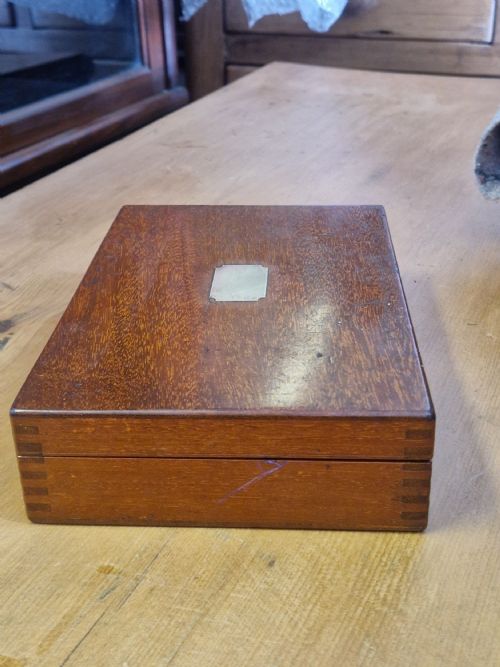 AN EDWARDIAN MAHOGANY CASED TECHNICAL DRAWING SET - ADDITIONAL PHOTO 1