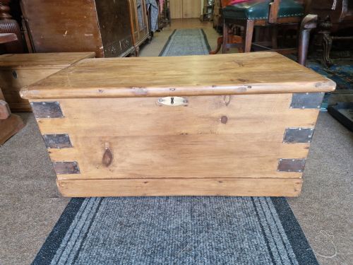 ANTIQUE PINE BLANKET BOX