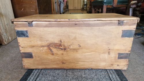 ANTIQUE PINE BLANKET BOX - ADDITIONAL PHOTO 3