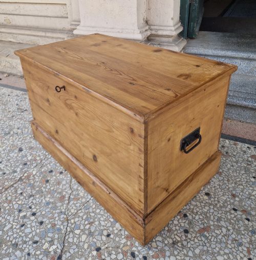 VICTORIAN PINE BLANKET BOX - ADDITIONAL PHOTO 5