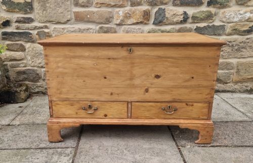 GEORGIAN PINE BLANKET BOX MULE CHEST