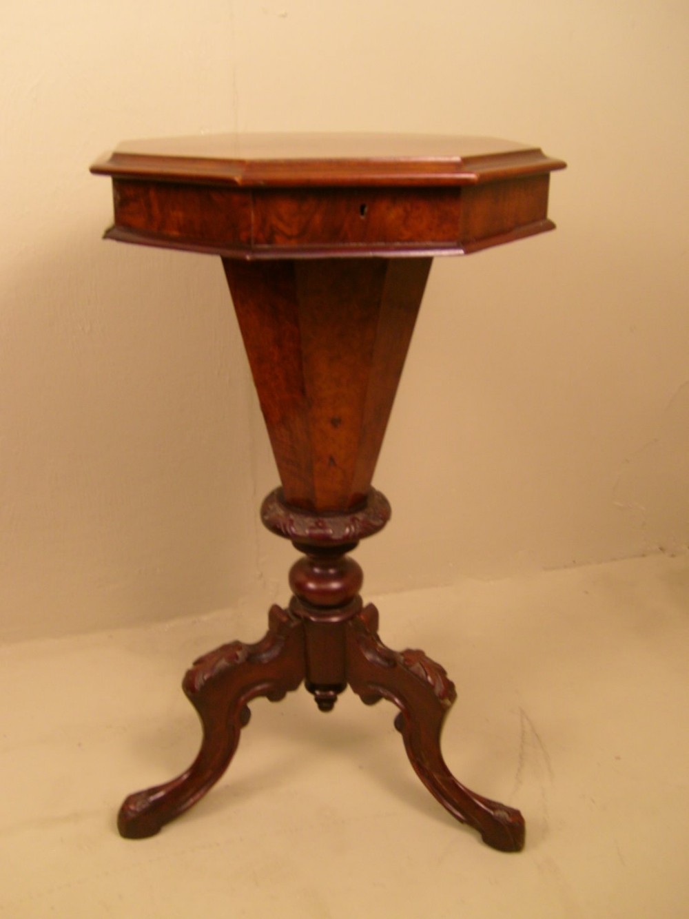 VICTORIAN  WALNUT   TRUMPET SEWINNG TABLE