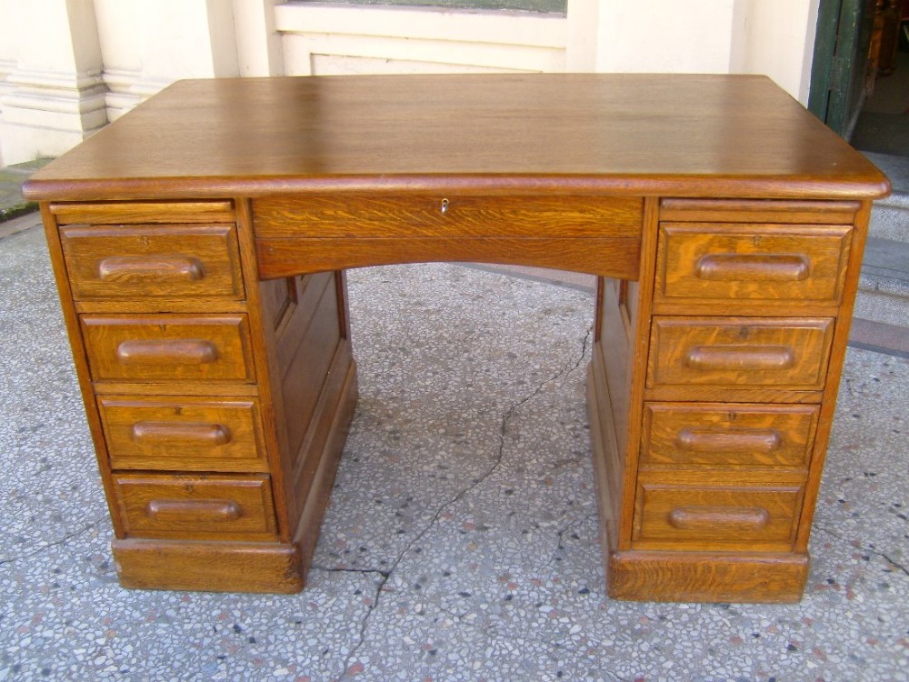 OAK PEDESTAL DESK