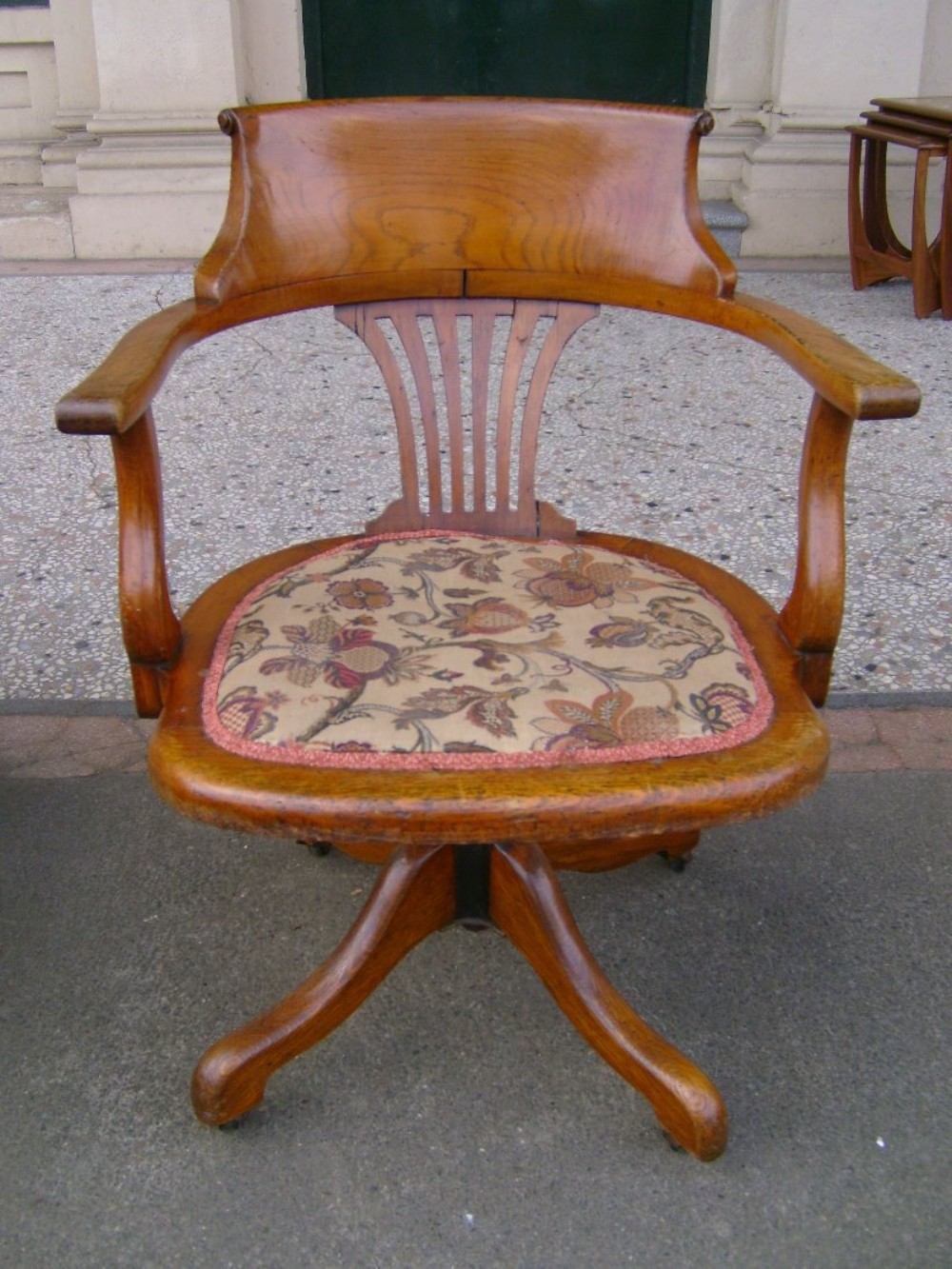 OAK ANTIQUE DESK CHAIR