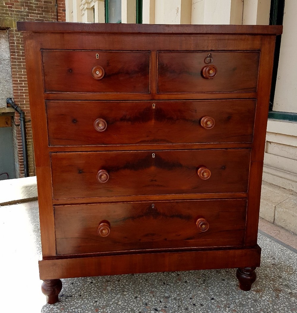 VICCTORIAN  MAHOGANY CHEST OF DRAWERS 