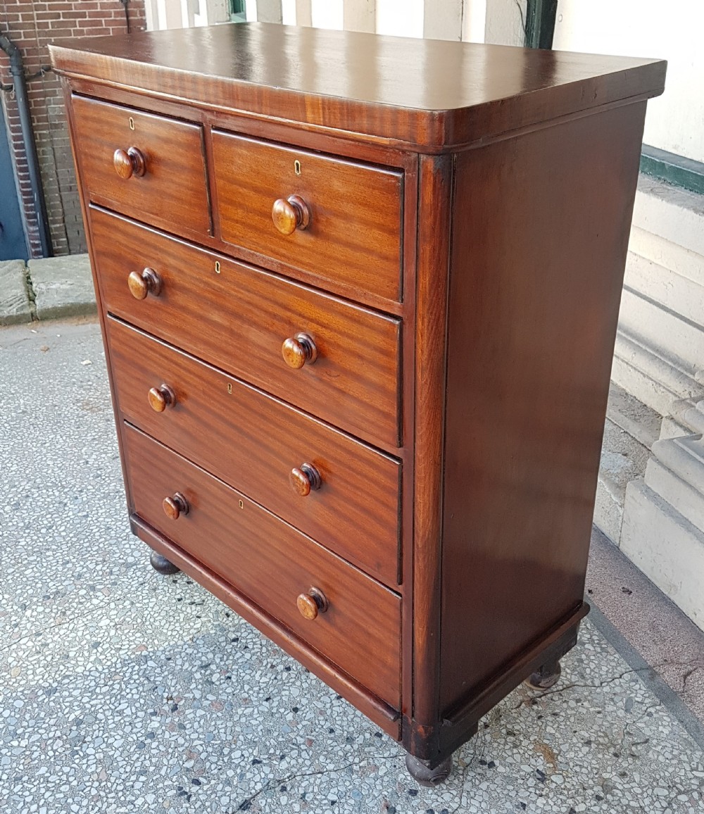    VICTORIAN MAHOGANY CHEST  View II