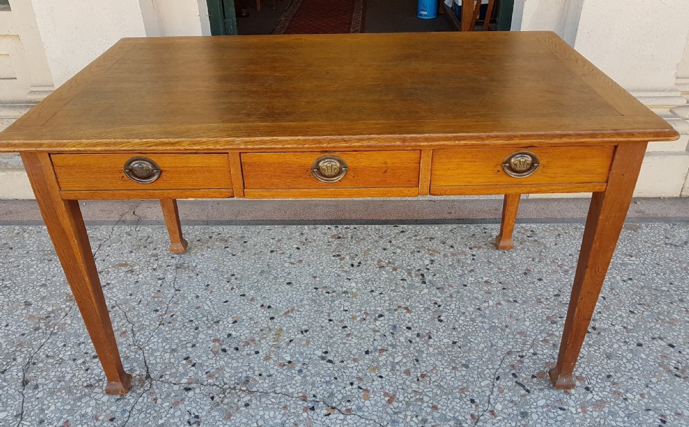    1900 S OAK 3 DRAWER DESK