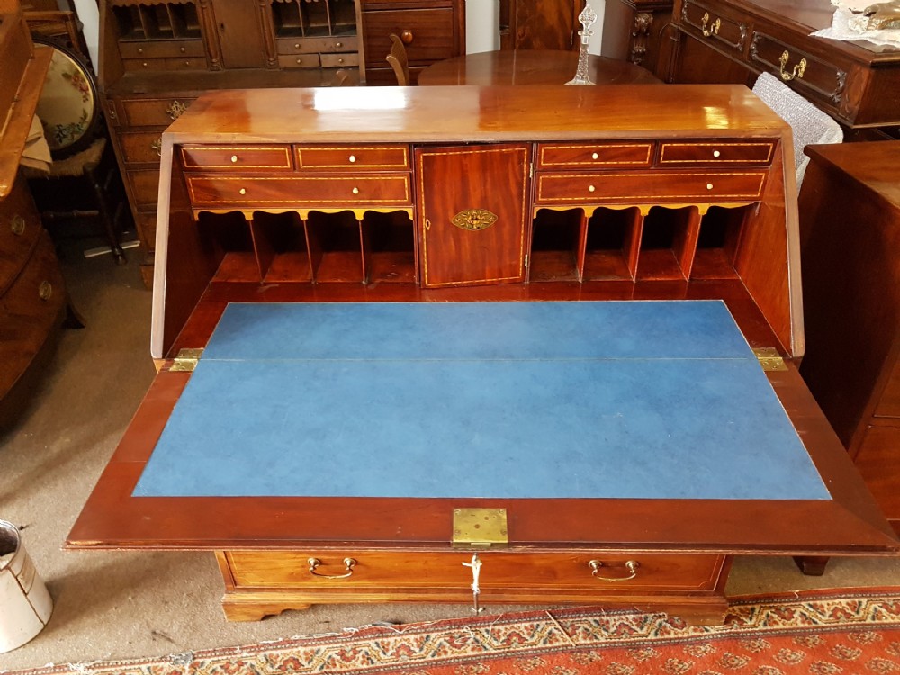 ANTIQUE BUREAU View III