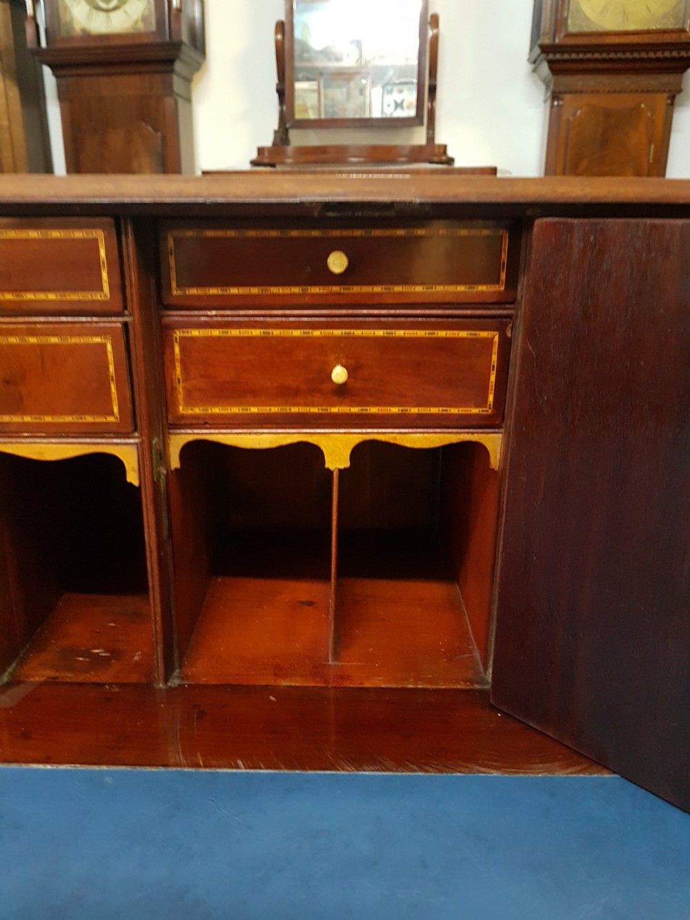 ANTIQUE BUREAU View IV