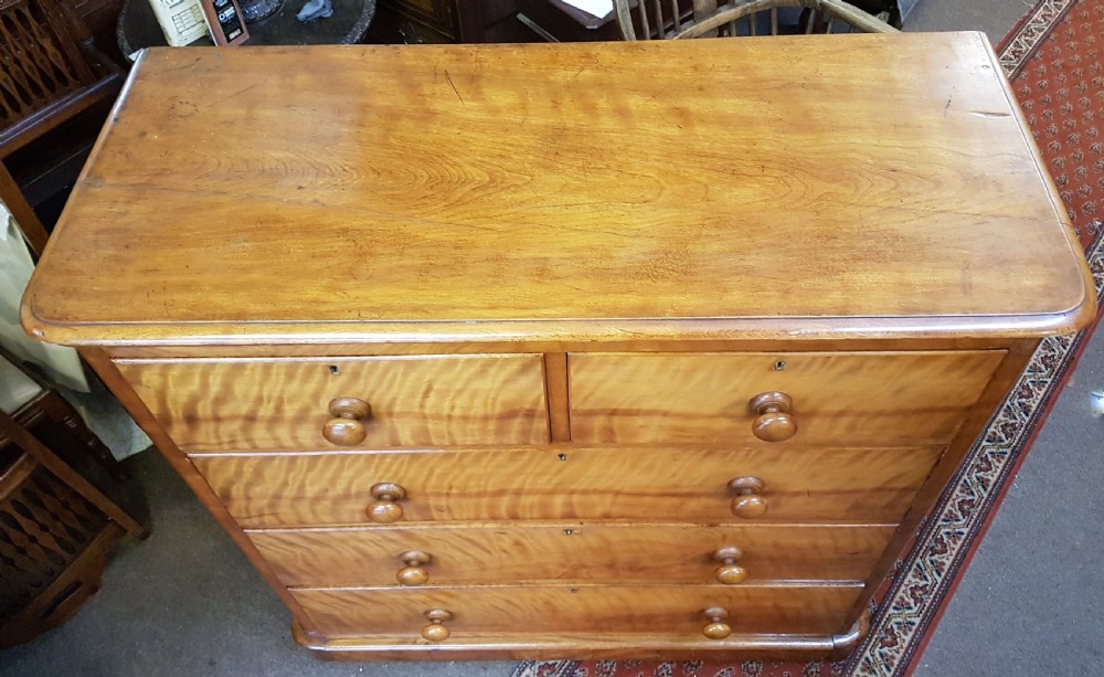  VICTORIAN CHEST OF DRAWERS  View II