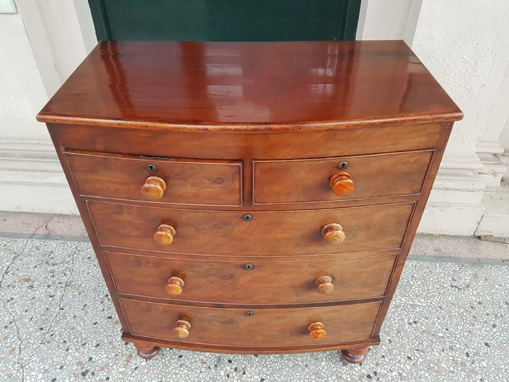 MAHOGANY CHEST OF DRAWERS 