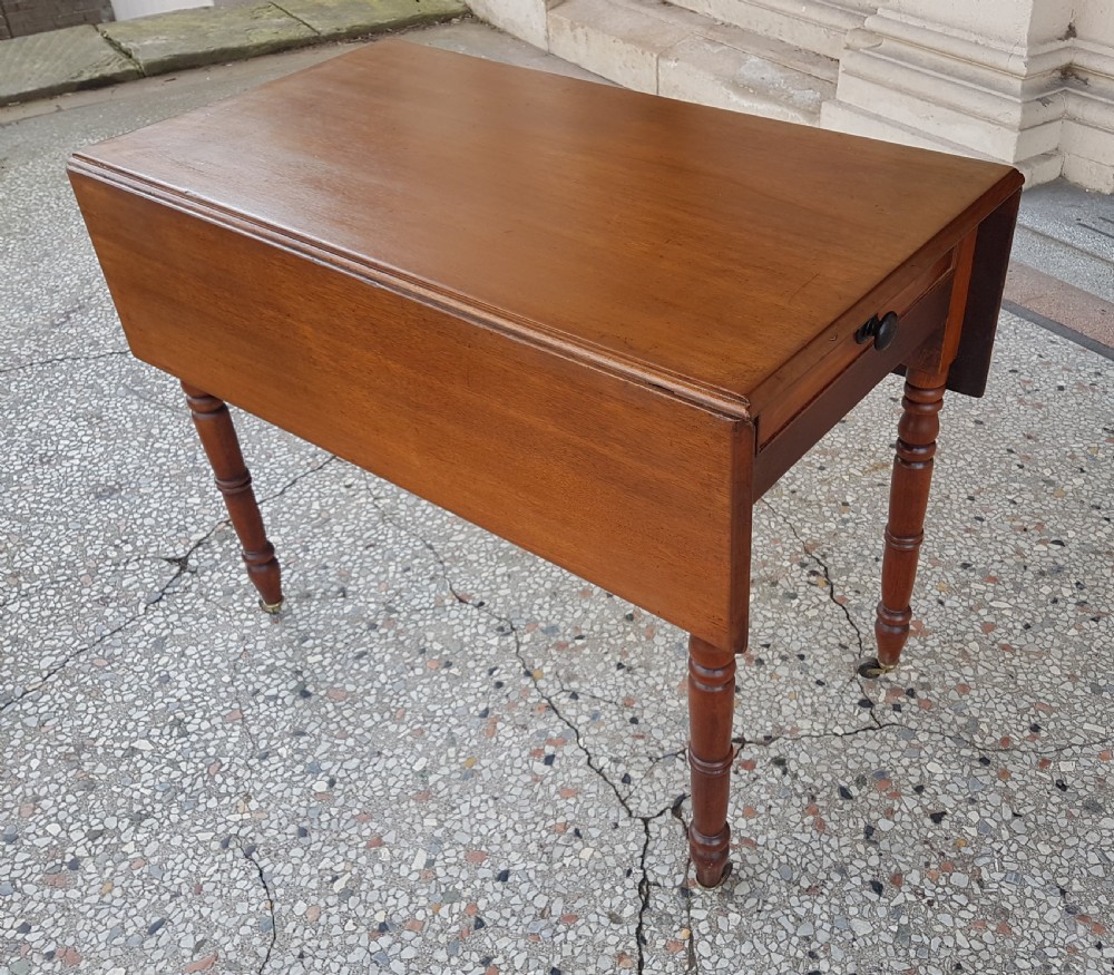 ANTIQUE PEMBROKE TABLE