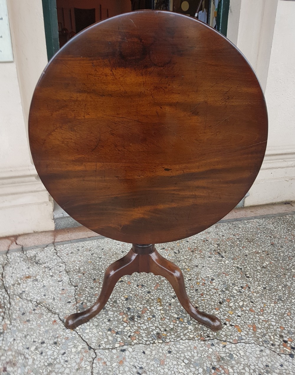 GEORGIAN MAHAGONY TILT TOP TABLE 