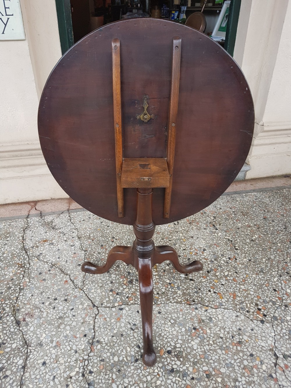 GEORGIAN MAHAGONY TILT TOP TABLE  View II