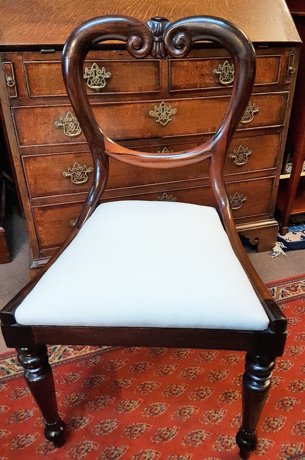 ANTIQUE CHAIR 