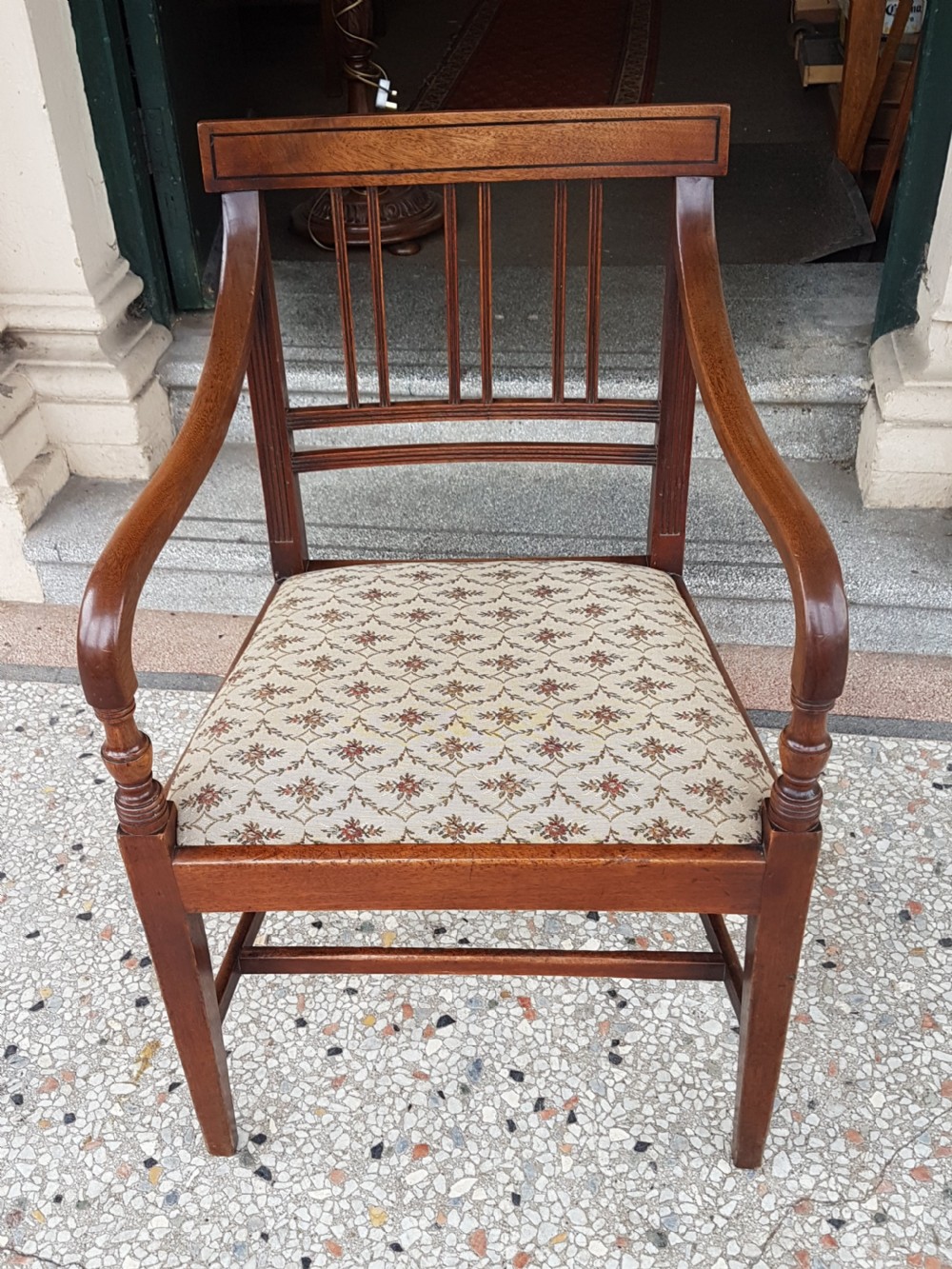 ANTIQUE ARM CHAIR