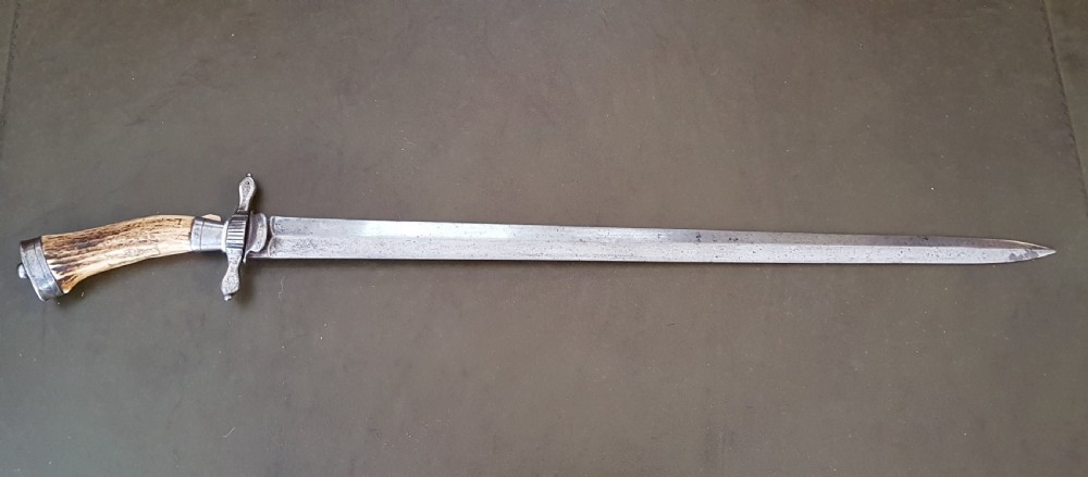 ANTIQUE HUNTING SWORD 