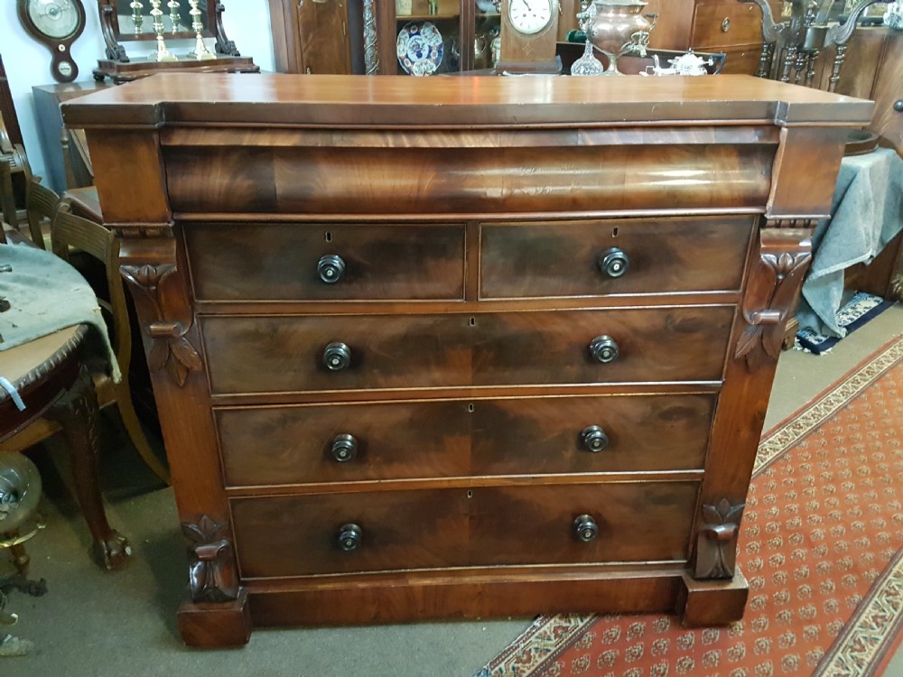 VICTORIAN CHEST OF DRAWERS 