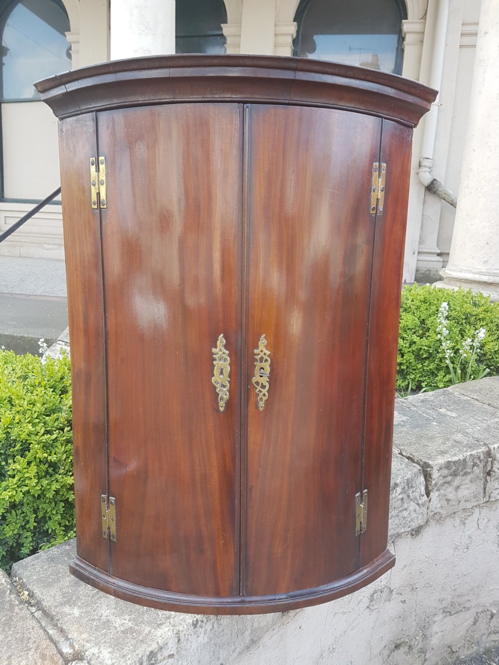 GEORGIAN CORNER CUPBOARD 