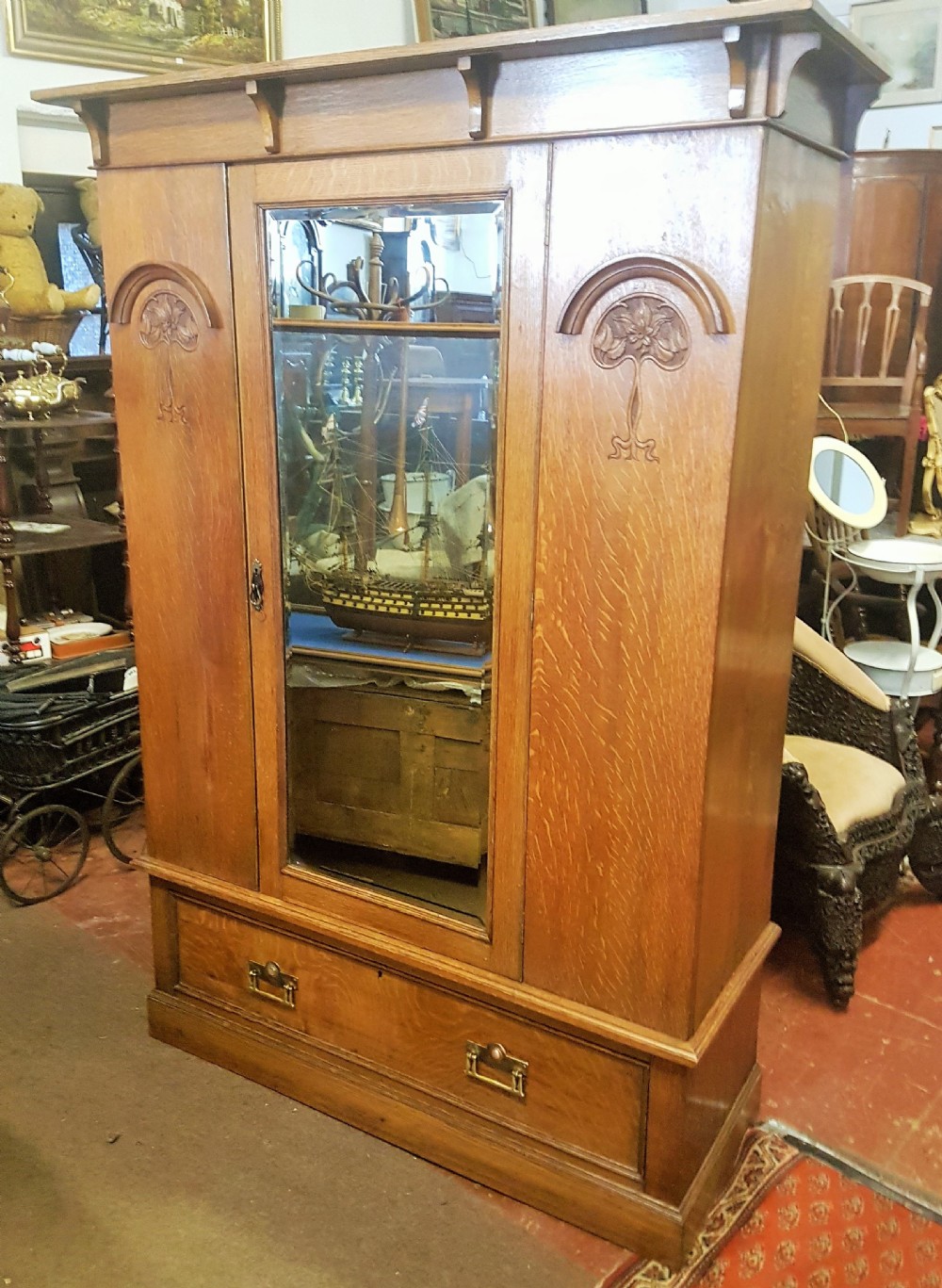 ANTIQUE OAK WARDROBE