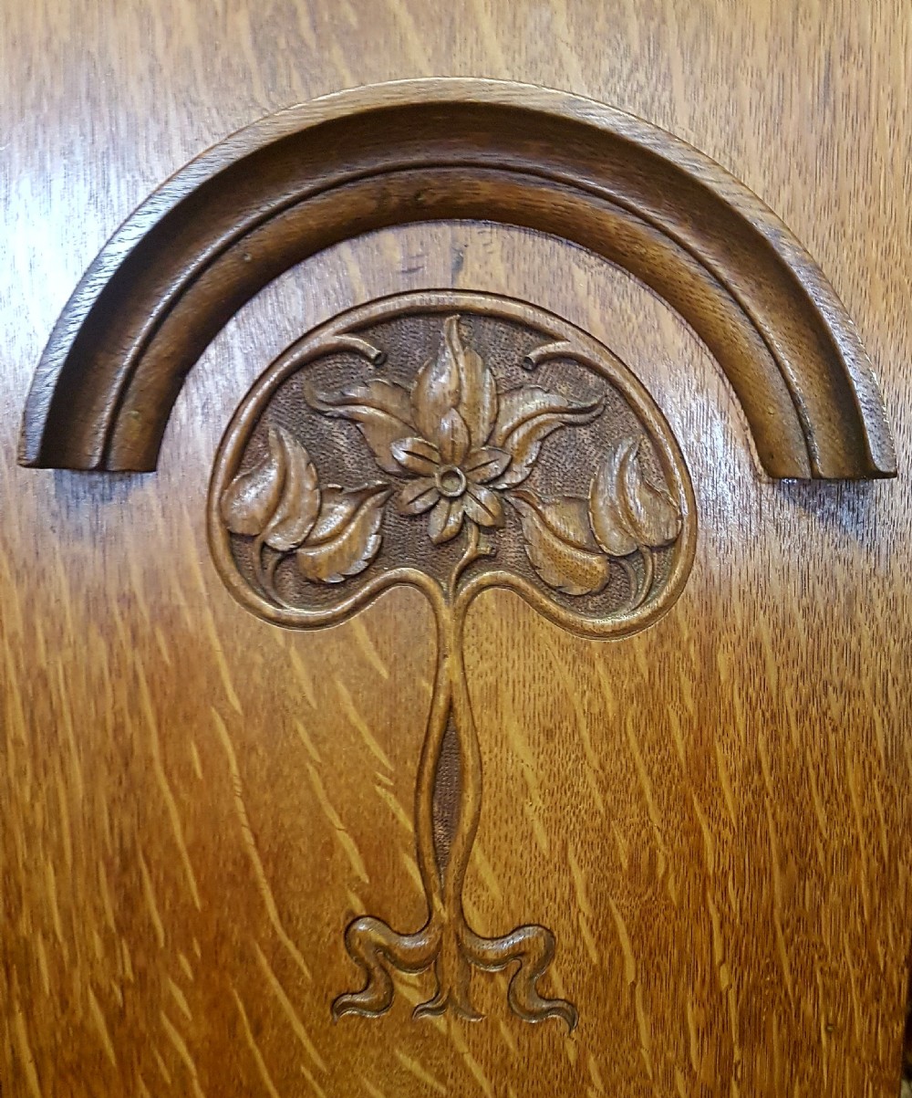 ANTIQUE OAK WARDROBE View II