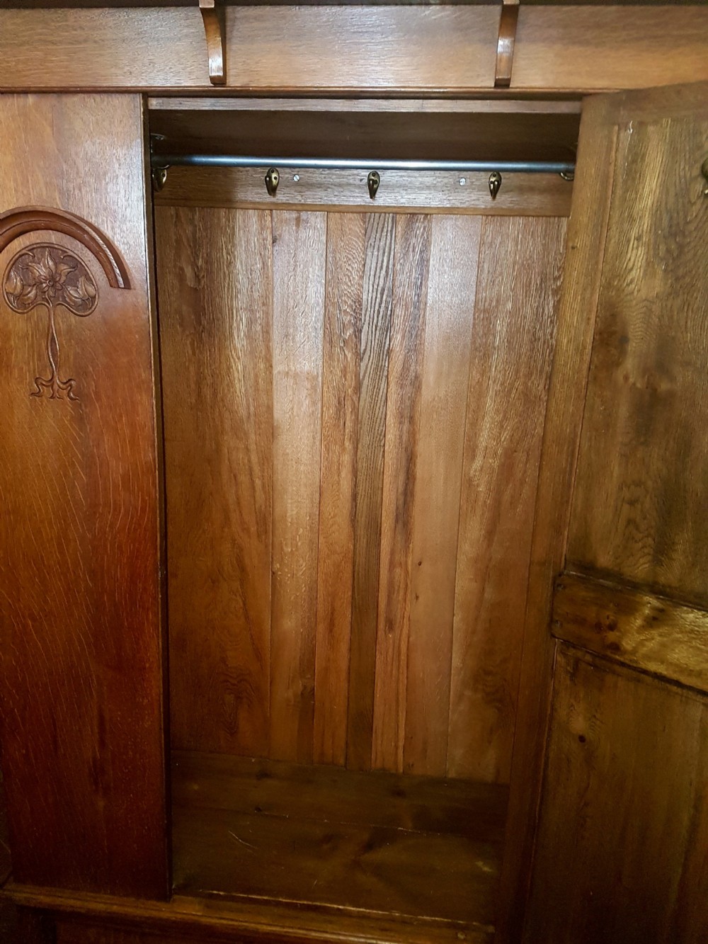 ANTIQUE OAK WARDROBE View III