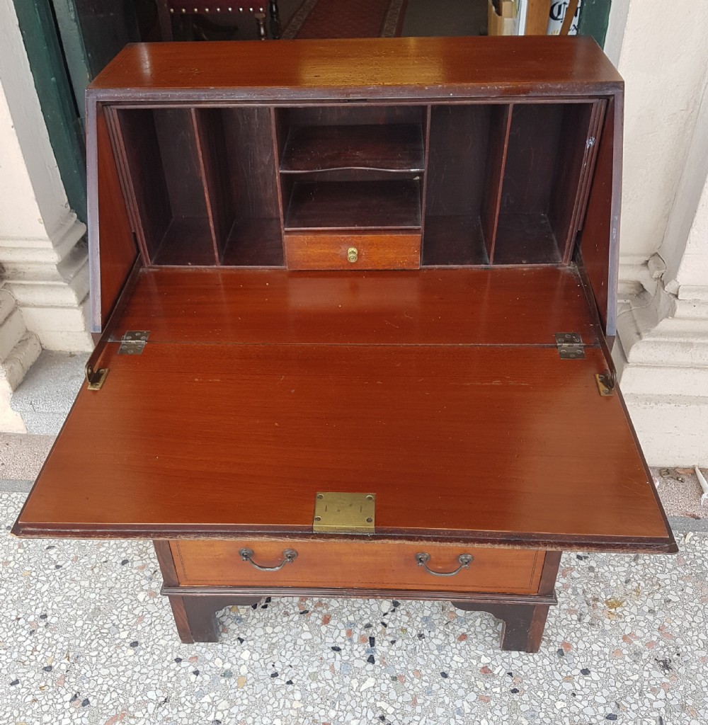 ANTIQUE BUREAU View III