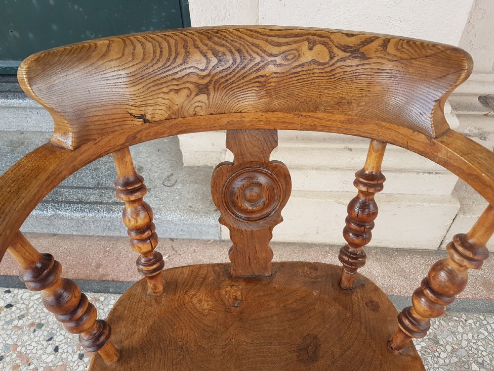 CAPTAINS CHAIR /SMOKERS BOW 
 View II