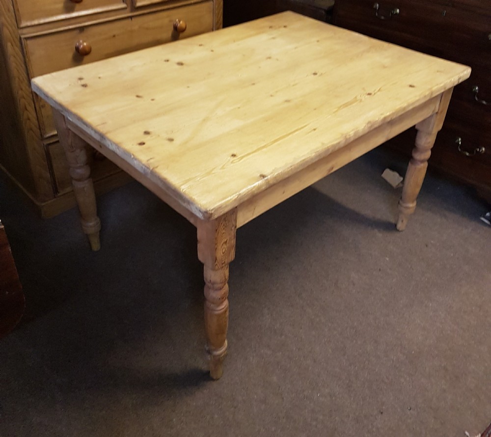 VICTORIAN PINE KITCHEN TABLE View II